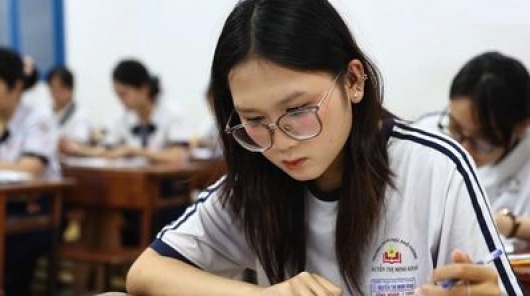 Đề Văn thi tốt nghiệp THPT 2025 chính thức của Bộ GDĐT